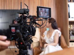 Máy ảnh Canon EOS R100